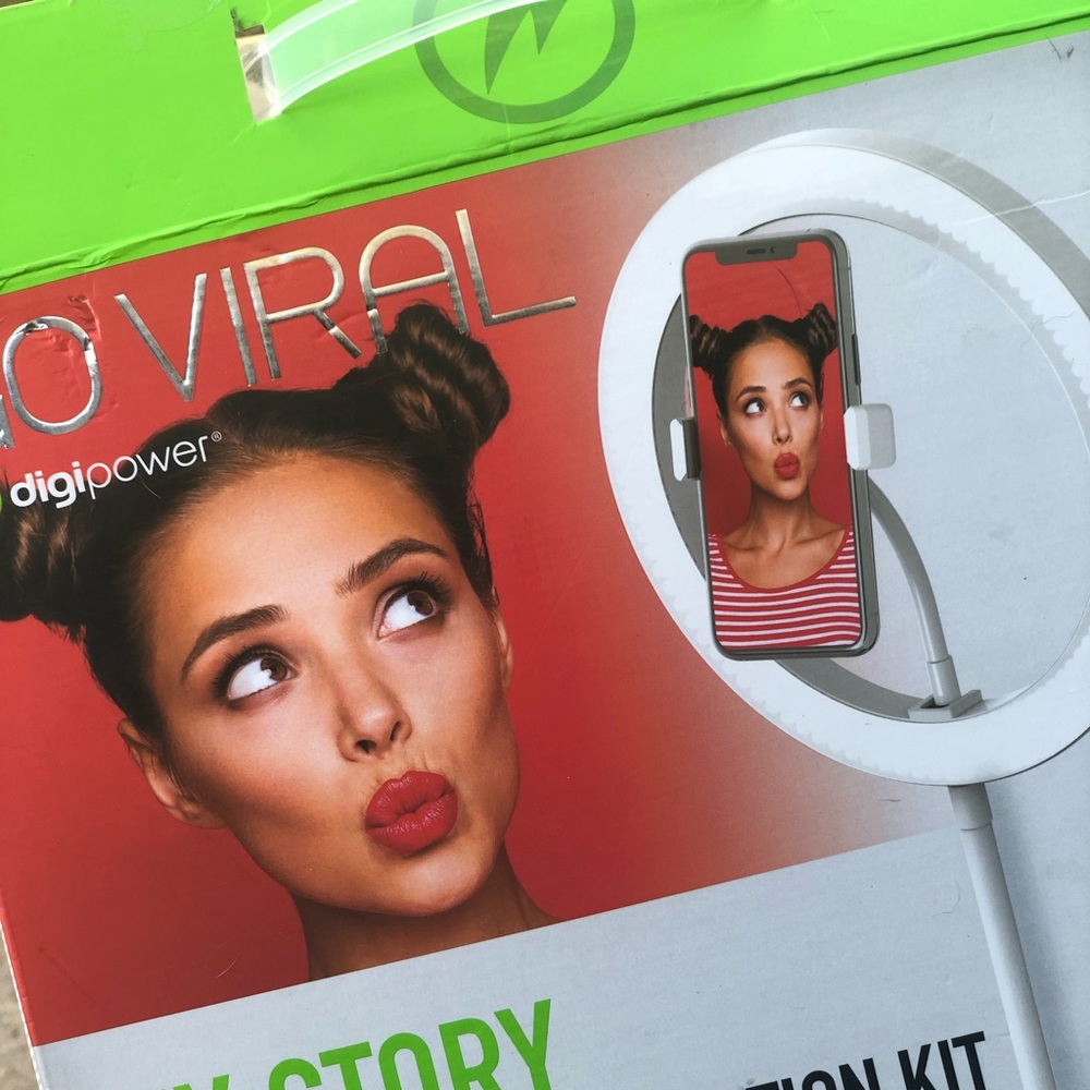 New-In the Box Ring Light for Cell phone